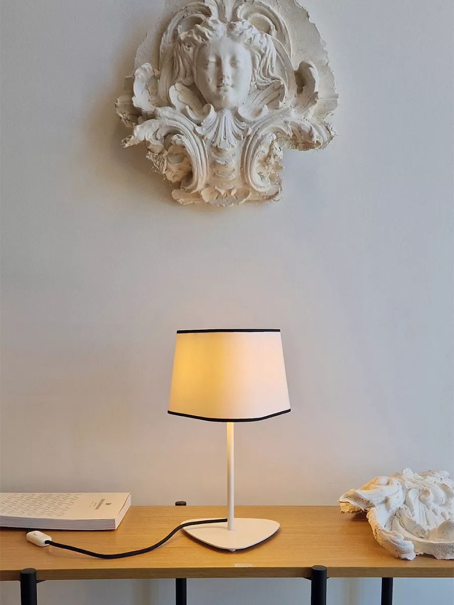 Lampe Petit Nuage - Blanc Diffusant avec bordure noire - Designheure