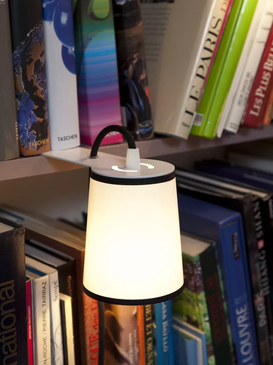 Lampe de bibliothèque Lightbook - Blanche bordure noire - Designheure