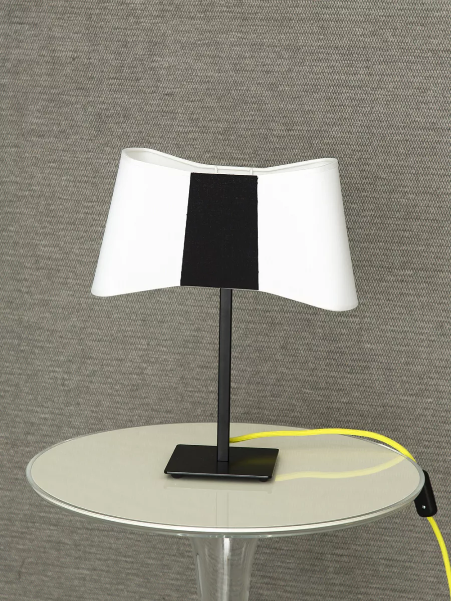 Lampe à poser Petit Couture - Blanc et Noir - Designheure