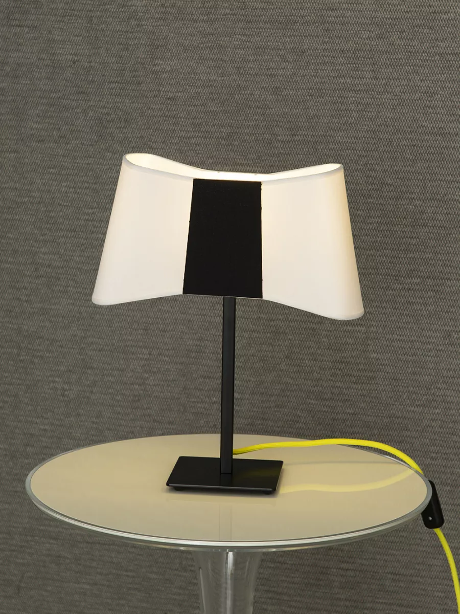 Lampe à poser Petit Couture - Blanc et Noir - Designheure