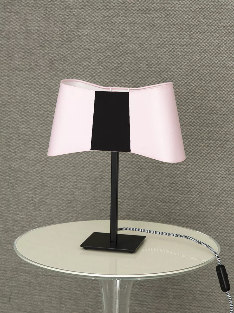 Table lamp Petit Couture - Light Pink / Black - Designheure