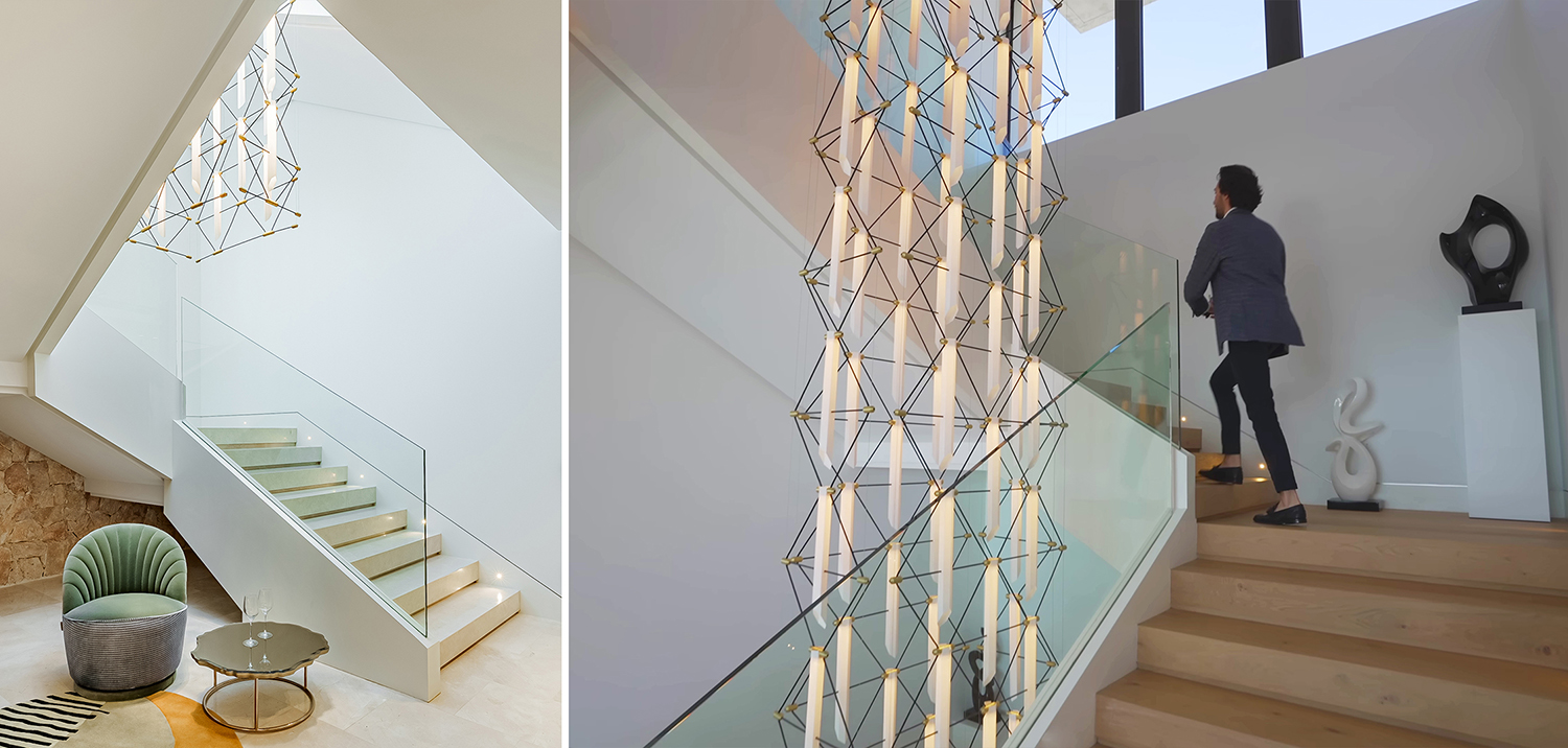 Luminaire de 8 m&egrave;tres de haut au centre d'un escalier tournant contemporain - Lustre Mozaik par DESIGNHEURE