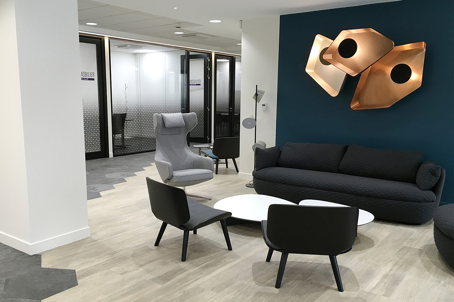 Waiting area lighting - N&eacute;nuphar wall lamp - DESIGNHEURE